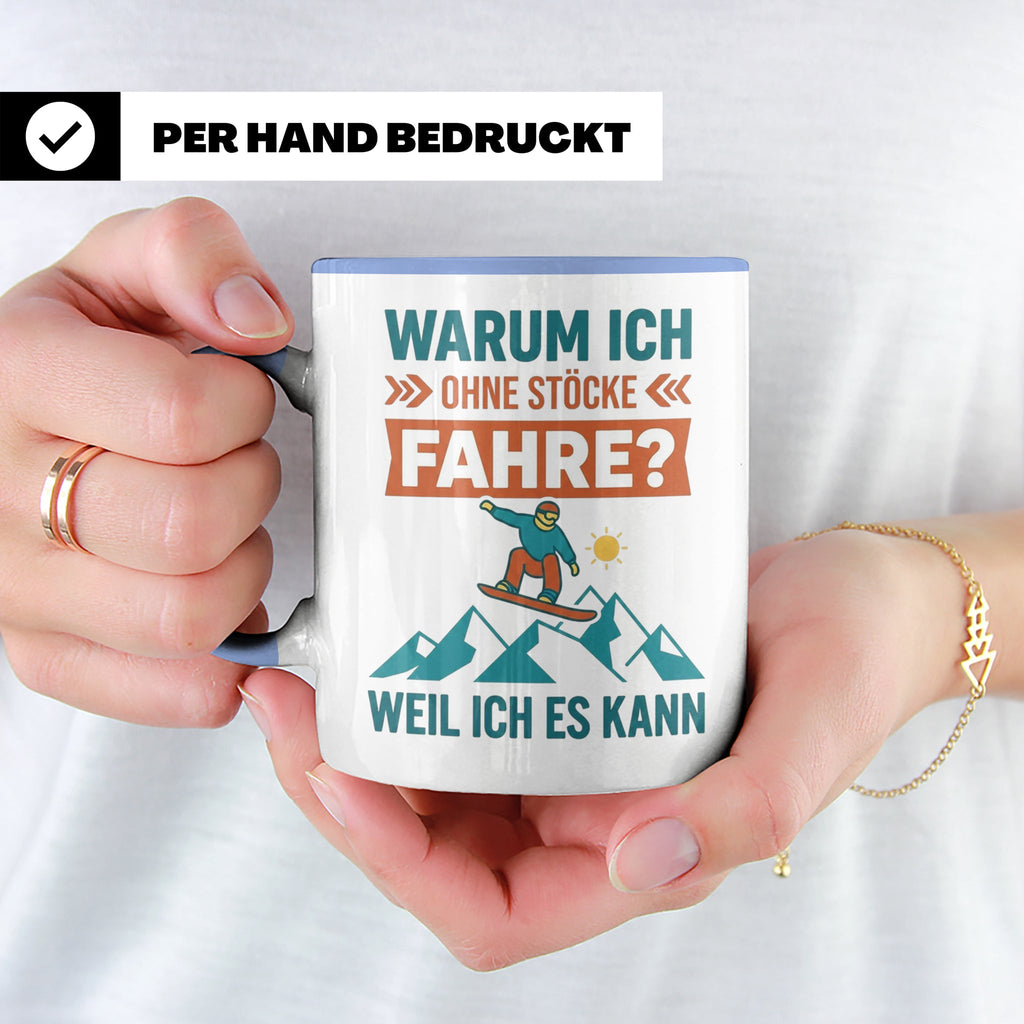 Snowboard Tasse mit Spruch "Warum ich ohne Stöcke fahre", lu – Blau [farbe:blau]