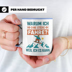 Snowboard Tasse mit Spruch "Warum ich ohne Stöcke fahre", lu – Blau [farbe:blau]