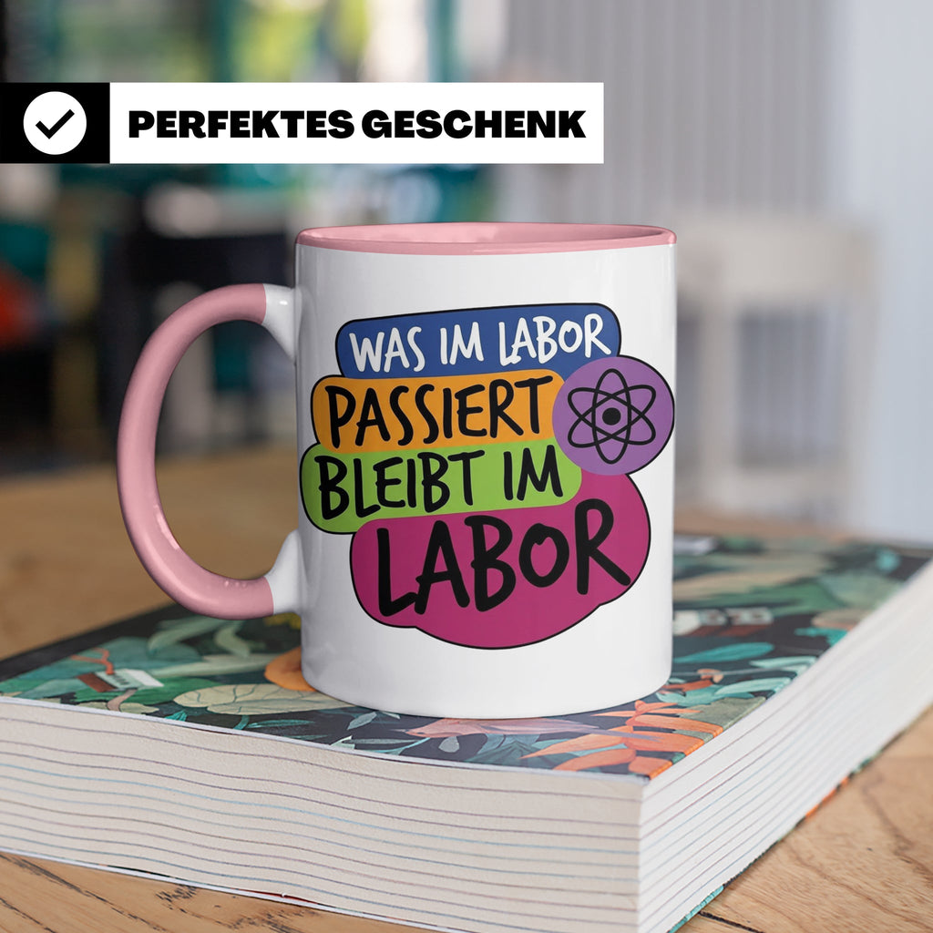 Labor Tasse mit Spruch Was im Labor passiert bleibt im Labor – Rosa [farbe:rosa]