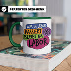 Labor Tasse mit Spruch Was im Labor passiert bleibt im Labor – Grün [farbe:grün]