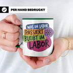 Labor Tasse mit Spruch Was im Labor passiert bleibt im Labor – Grün [farbe:grün]