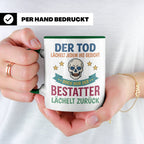 Bestatter Tasse mit Spruch Der Tod lächelt zurück | Geschenk – Grün [farbe:grün]