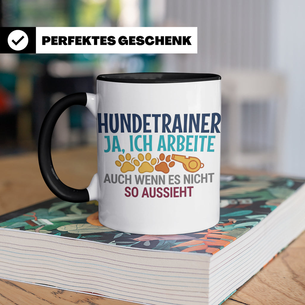 Hundetrainer Tasse mit Spruch | Ja ich arbeite | Lustiges Ge – Schwarz [farbe:schwarz]