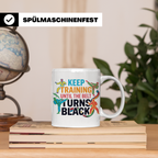 Karate Tasse Schwarzer Gürtel Spruch Keep Training Until The – Weiß [farbe:weiß]