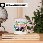 Karate Tasse Schwarzer Gürtel Spruch Keep Training Until The – Rosa [farbe:rosa]
