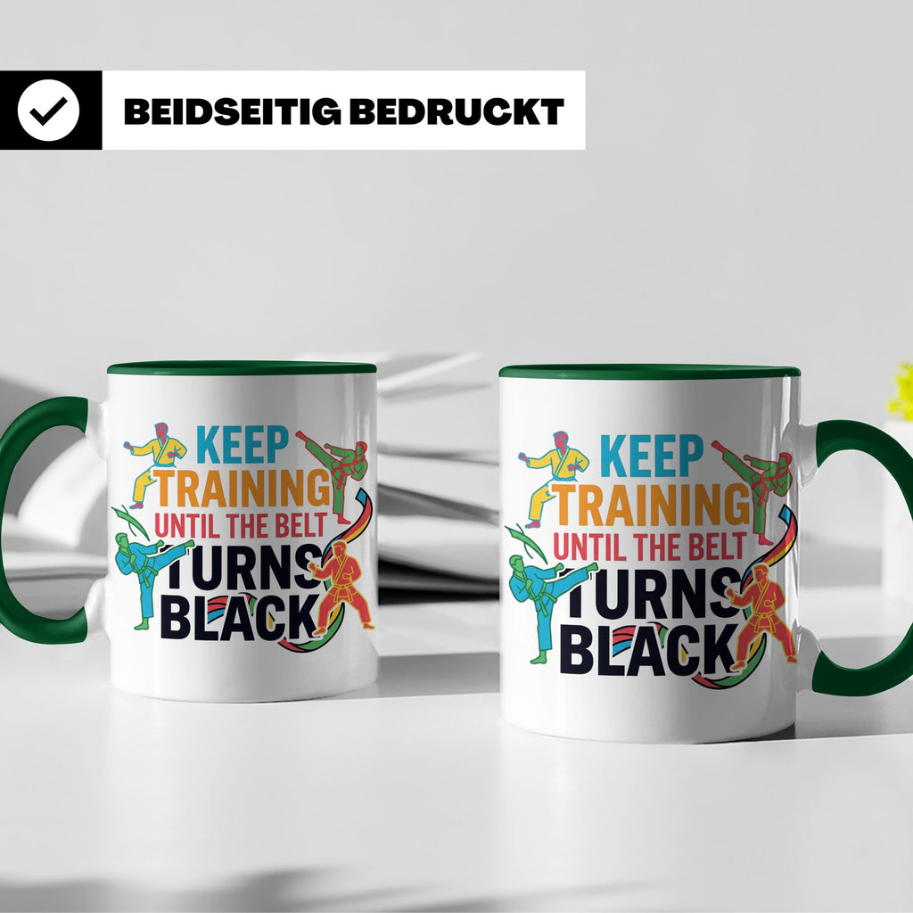 Karate Tasse Schwarzer Gürtel Spruch Keep Training Until The – Grün [farbe:grün]