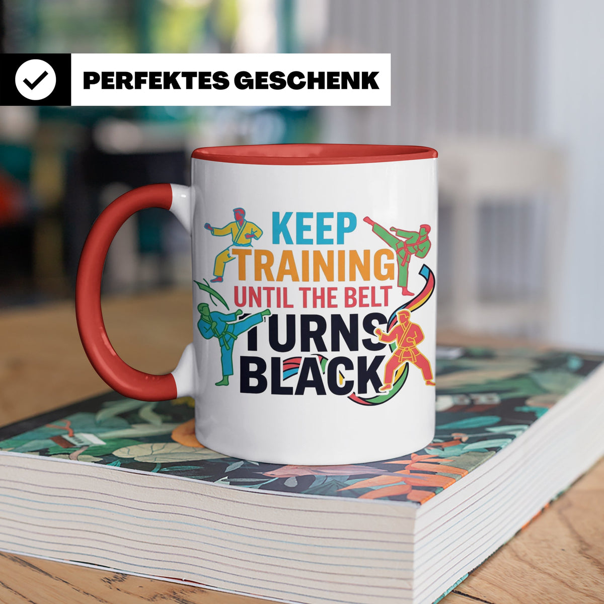 Karate Tasse Schwarzer Gürtel Spruch Keep Training Until The – Rot [farbe:rot]
