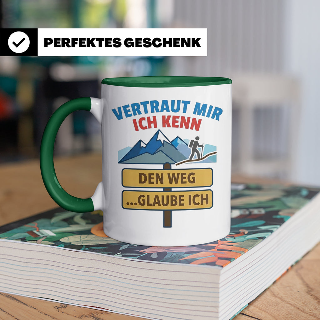 Wandern Tasse mit Spruch Vertraut mir ich kenn den Weg. Lust – Grün [farbe:grün]