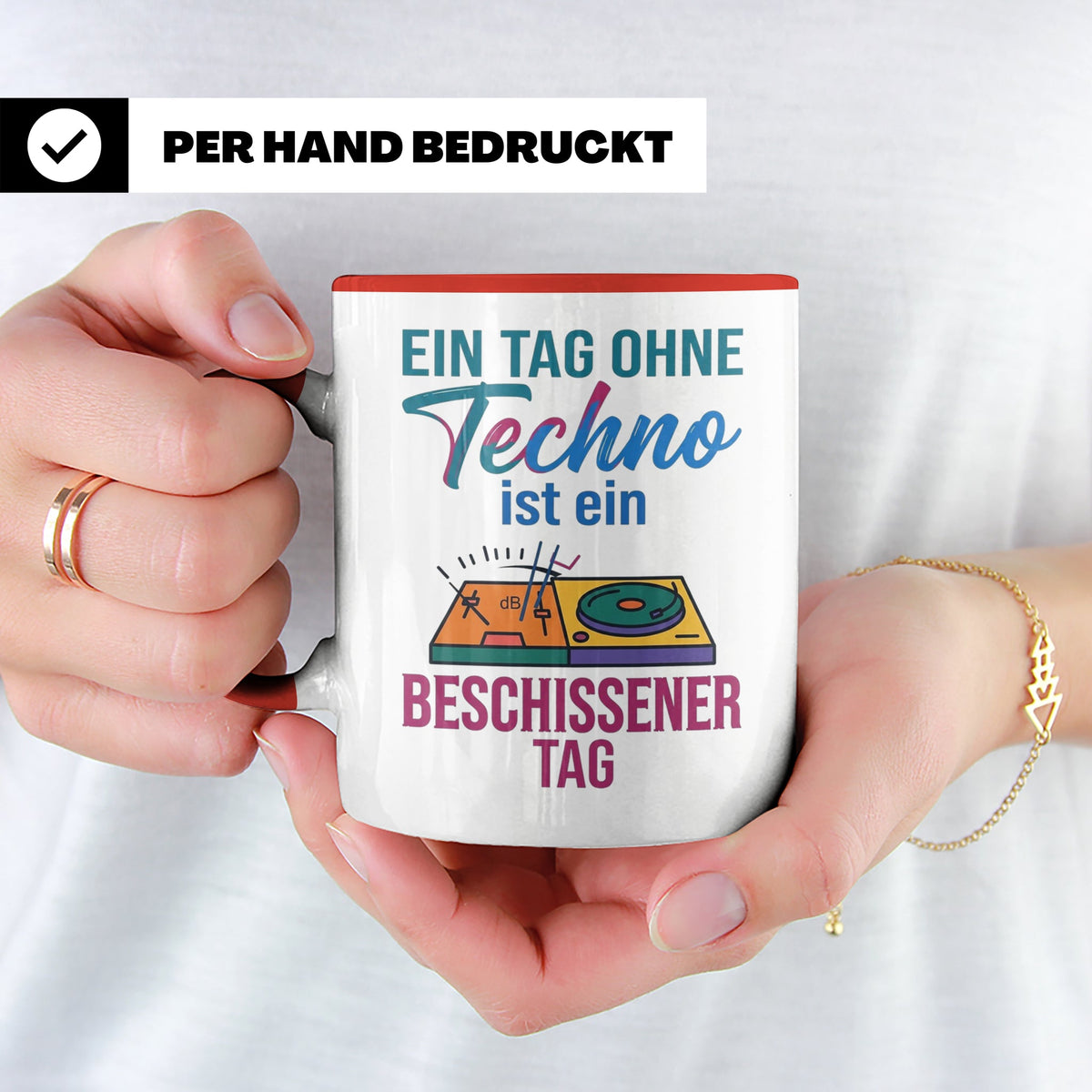 Techno Tasse lustiger Spruch Ein Tag ohne Techno... DJ Gesch – Rot [farbe:rot]