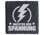 Schiefer Untersetzer Meister Der Spannung - Lustiges Geschenk Für Elek – Bild 1