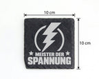 Schiefer Untersetzer Meister Der Spannung - Lustiges Geschenk Für Elek – Bild 4