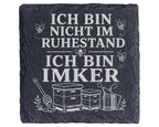Schiefer Untersetzer Ich bin nicht im Ruhestand sondern Imker - Gesche – Bild 1