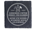 Schiefer Untersetzer Geboren unter Zirkel und Hammer - Ossi Geschenk f – Bild 1