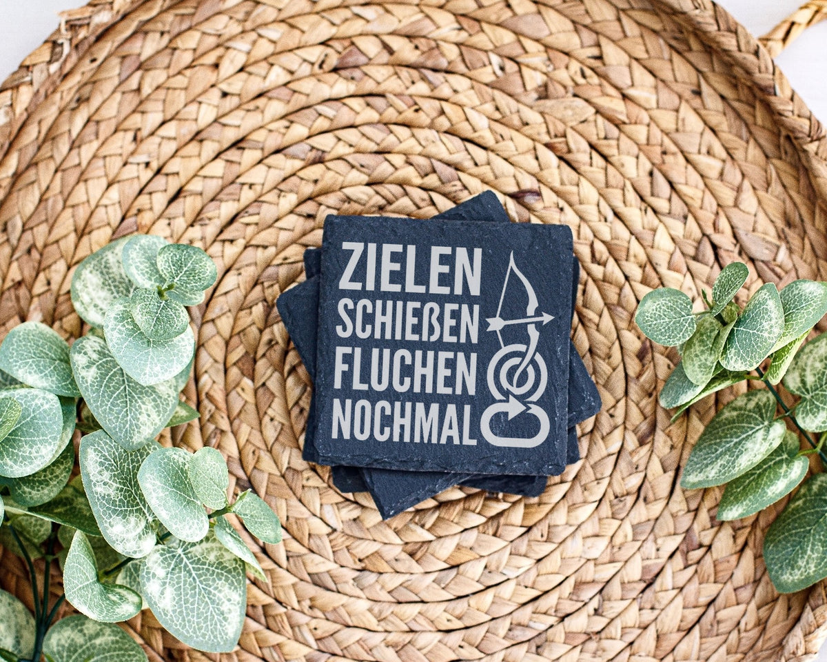 Schiefer Untersetzer Zielen Schießen Fluchen Nochmal - Lustiges Gesche – Bild 3