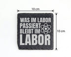 Schiefer Untersetzer Was Im Labor Passiert Bleibt - Lustiges Geschenk  – Bild 4