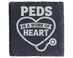 Schiefer Untersetzer Peds Is A Work Of Heart Stethoskop - Geschenk für – Bild 1
