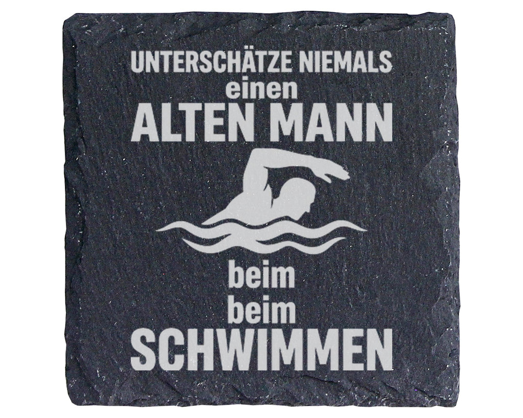Schiefer Untersetzer Schwimmer Alter Mann Spruch Unterschätze Niemals  – Bild 1