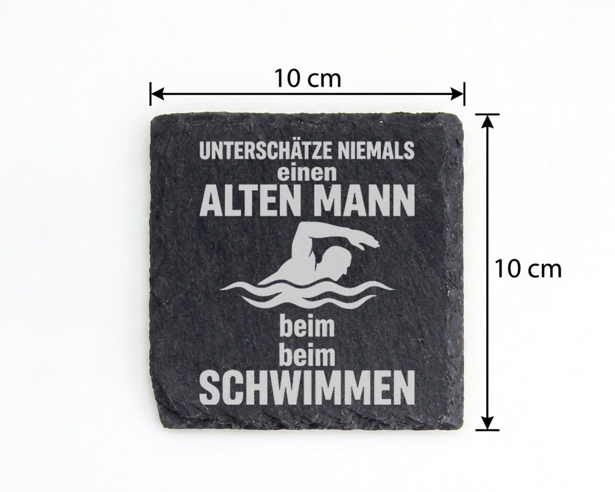 Schiefer Untersetzer Schwimmer Alter Mann Spruch Unterschätze Niemals  – Bild 4