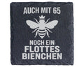 Schiefer Untersetzer 65 Geburtstag Flottes Bienchen - Lustiges Geschen – Bild 1