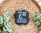 Schiefer Untersetzer Ich Bin 40 Bitte Helfen Sie Mir Über Die Strasse  – Bild 3